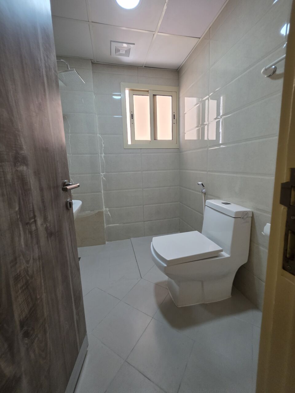 Hoora, Apartments, Flats, Houses & Villas, BHD 260/month,  2 BR,  @1BATHROOM Hall Kitchen Open With Electricity Fully Furnished Car Parking