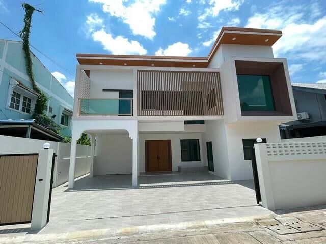 Bangkok, Real Estate For Sale, THB 11900000,  5 BR,  59 Sq. Feet,  ขายบ้านเดี่ยว 2 ชั้น 59 ตร.ว. ซอยลาดพร้