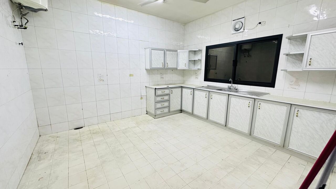 Hoora, Apartments, Flats, Houses & Villas, BHD 280/month,  3 BR,  Flat For Rent In Hoora With Electricity Near Alosra Restaurant