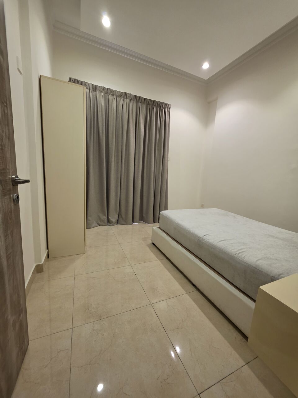 Hoora, Apartments, Flats, Houses & Villas, BHD 260/month,  2 BR,  ATHROOM Hall Kitchen With Electricity Fully Furnished Car Parking