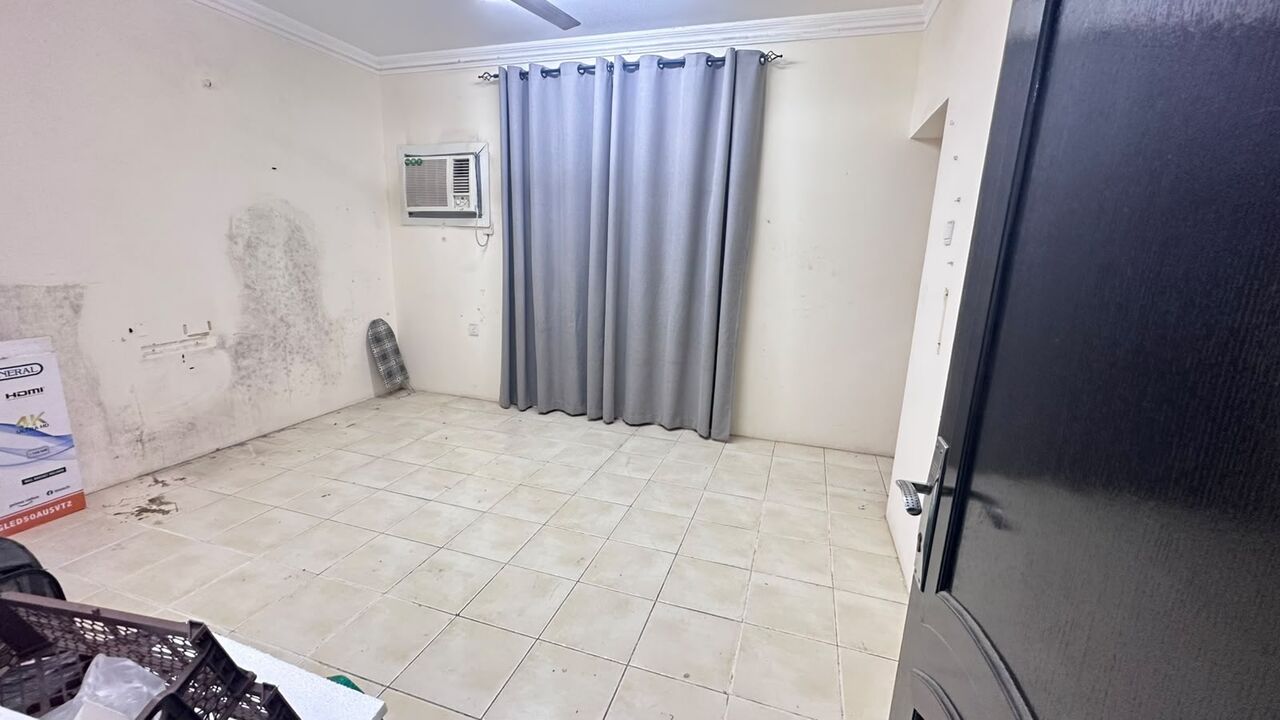 Umm Al Hassam, Apartments, Flats, Houses & Villas, BHD 180/month,  1 BR,  Flat For Rent In Umm Al Hassam With EWA , Unlimited  Near Falcon Plaza