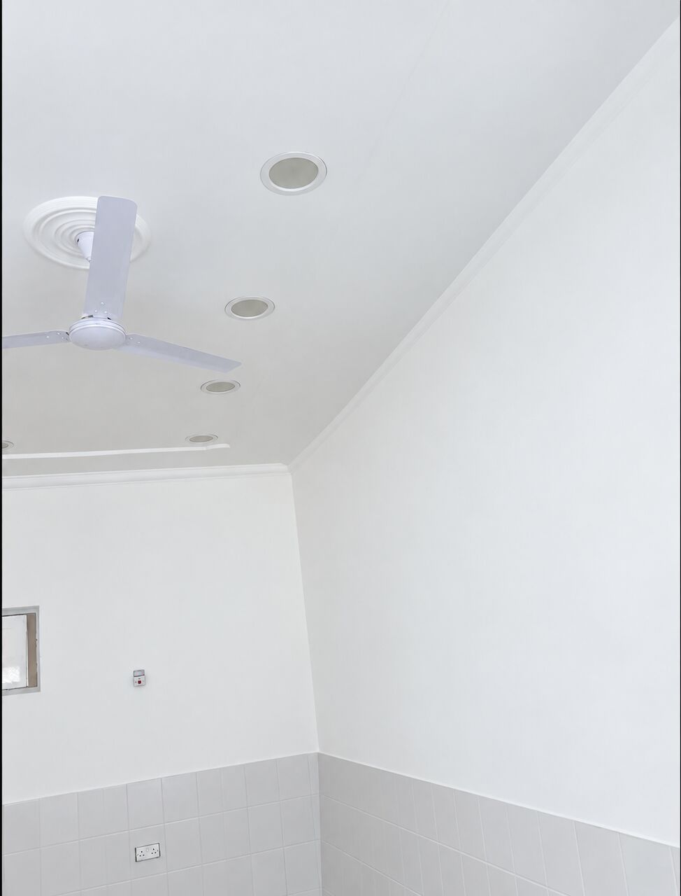 Jidhafs, Shops, BHD 100,  For Rent: Shop In Jidhafs Near Al Hashimi Mall.