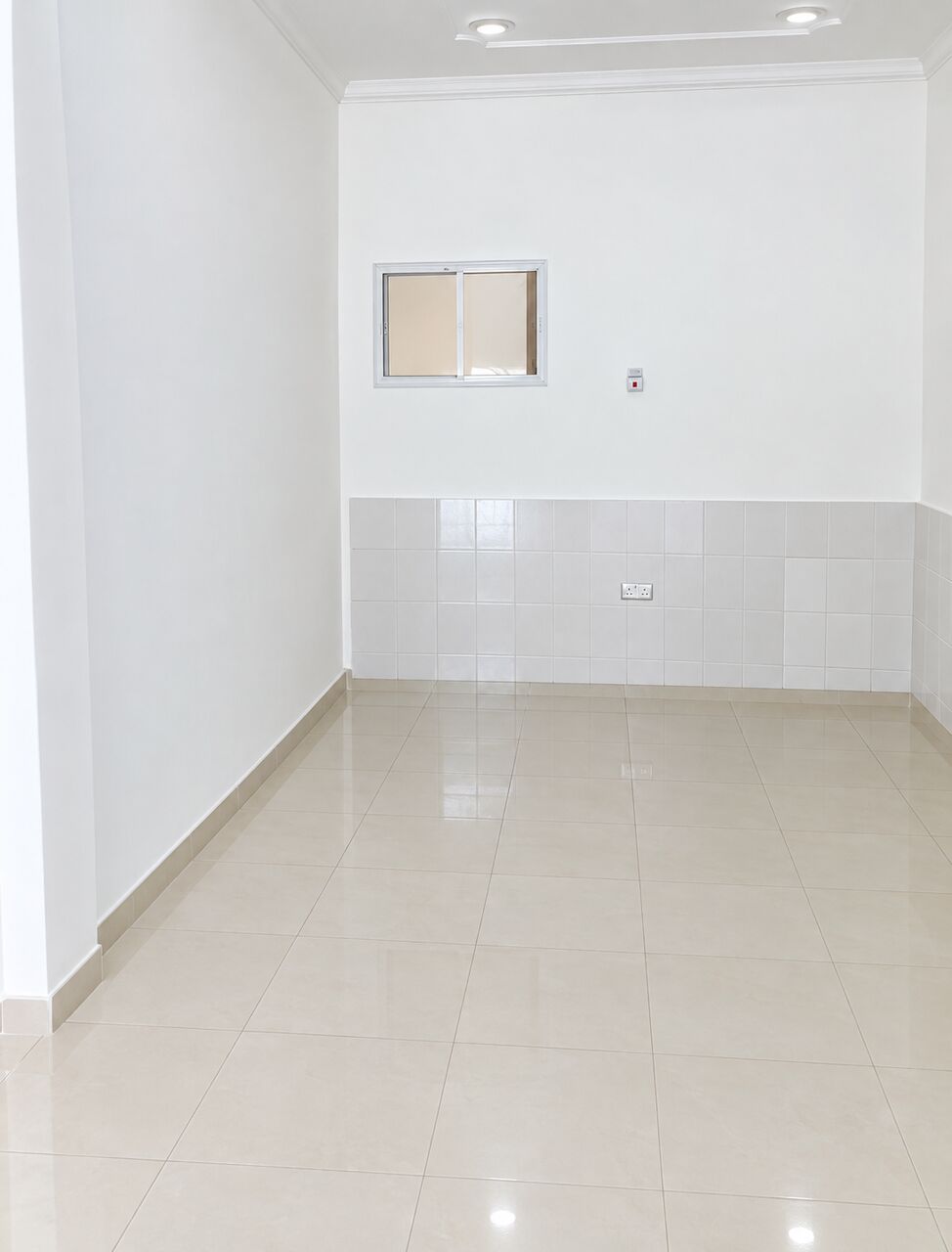 Jidhafs, Shops, BHD 100,  For Rent: Shop In Jidhafs Near Al Hashimi Mall.