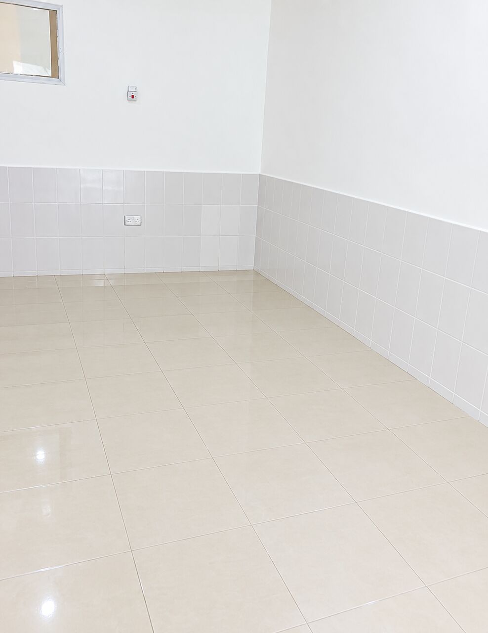 Jidhafs, Shops, BHD 100,  For Rent: Shop In Jidhafs Near Al Hashimi Mall.