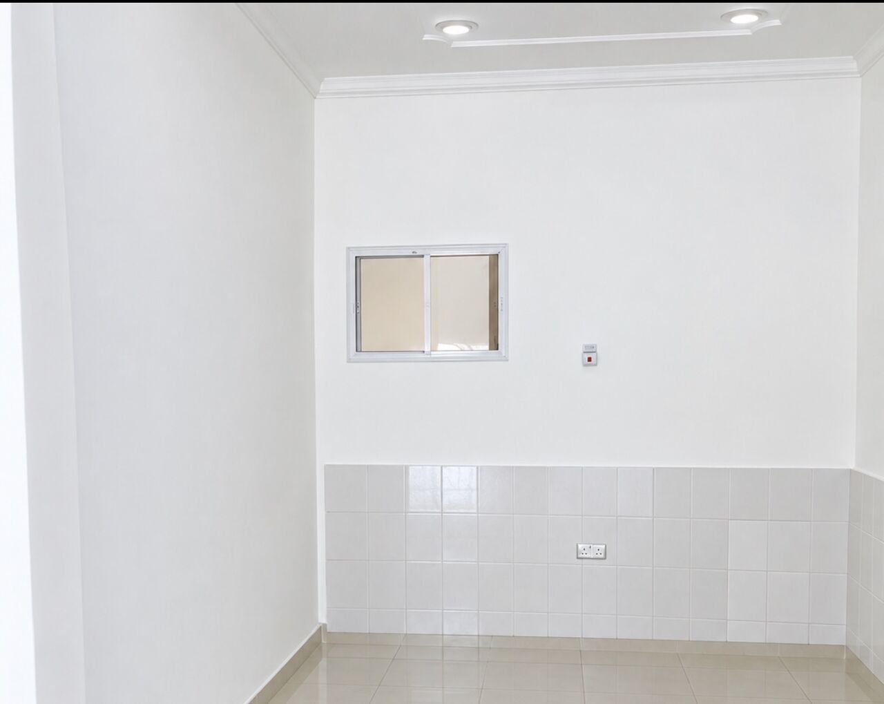 Jidhafs, Shops, BHD 100,  For Rent: Shop In Jidhafs Near Al Hashimi Mall.
