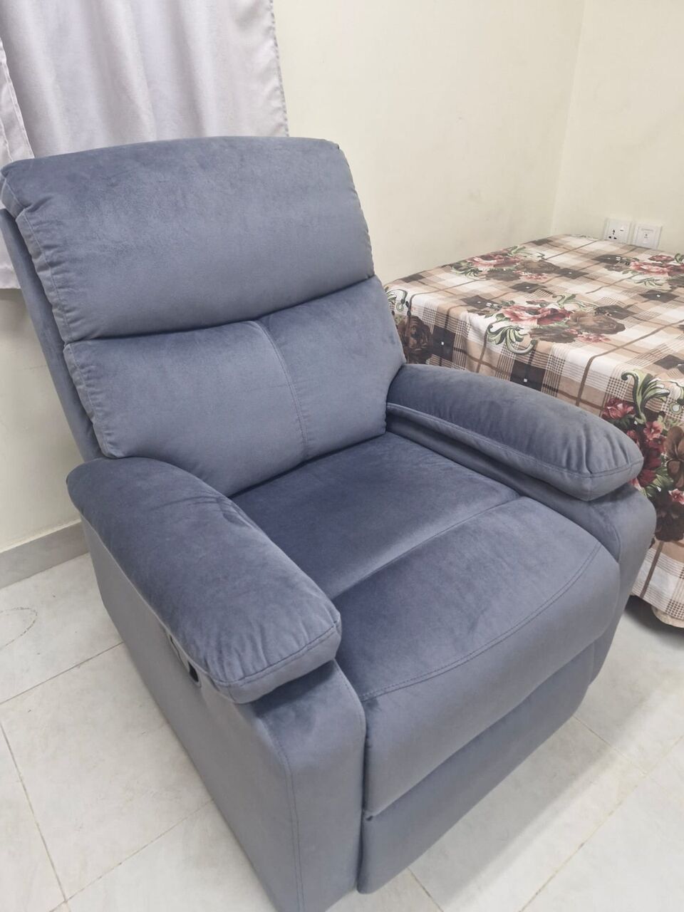 Riyadh, Furniture, SAR 550,  Premium Single-Seater Recliner &ndash; New (Barely Used), Excellent Condition