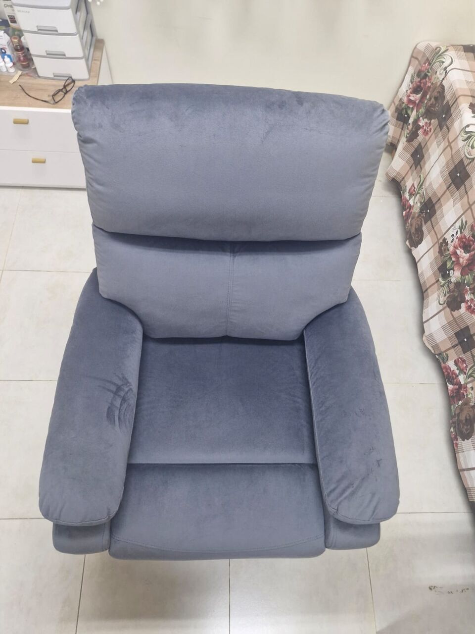 Riyadh, Furniture, SAR 550,  Premium Single-Seater Recliner &ndash; New (Barely Used), Excellent Condition