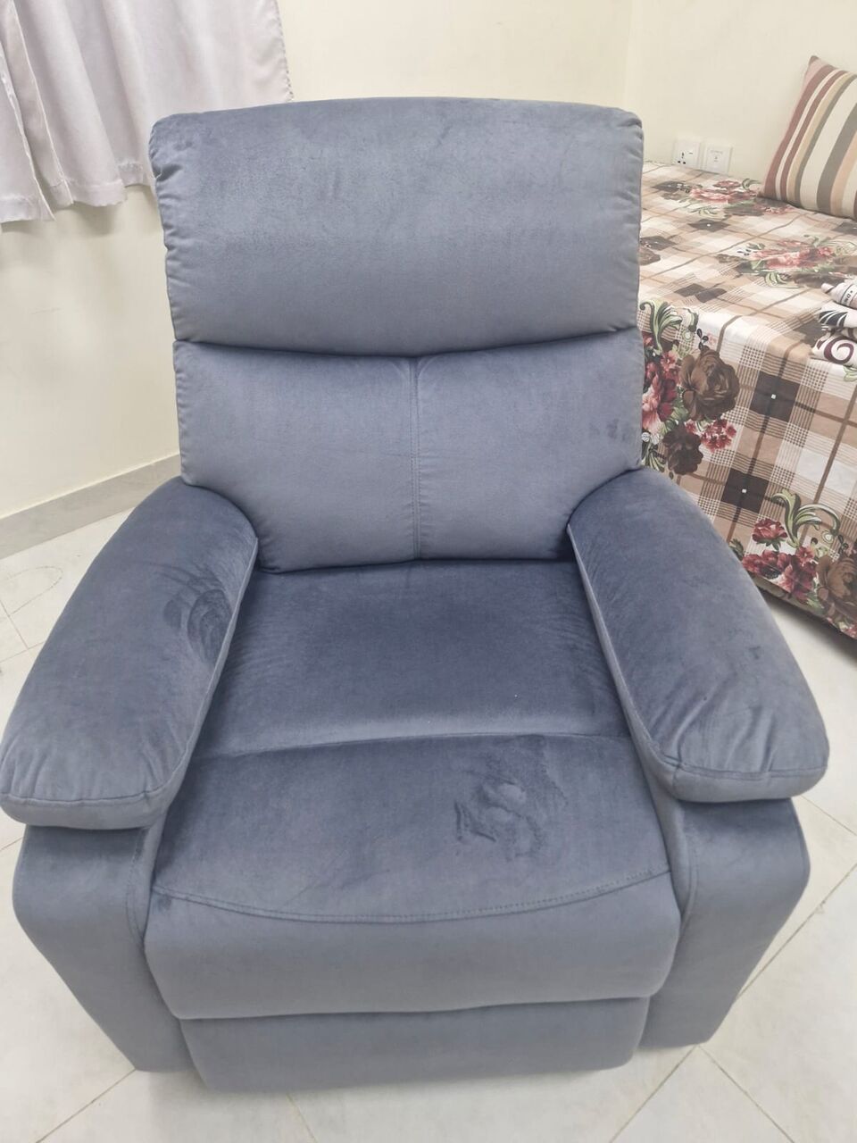 Riyadh, Furniture, SAR 550,  Premium Single-Seater Recliner &ndash; New (Barely Used), Excellent Condition
