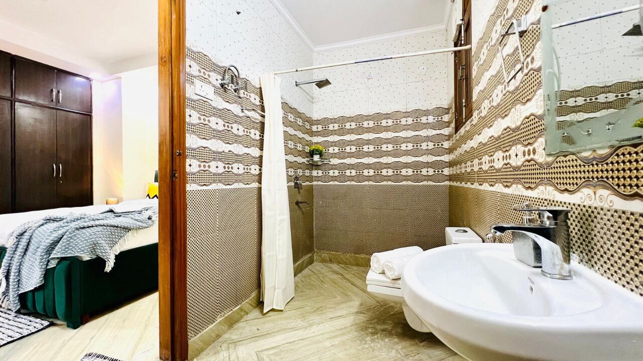 Rohini, Apartments, Flats, Houses & Villas, INR 11656/day,  4 BR,  18 Sq. Feet,  INR11656/day, Modern4BHK Apartment, 2200 Sq. Feet, H Block Sec 18 Rohini