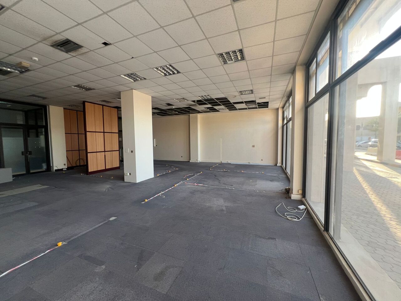 Salmaniya, Shops, BHD 3000,  350 Sq. Meter,  SHOWROOM FOR RENT IN SALMANIYA
