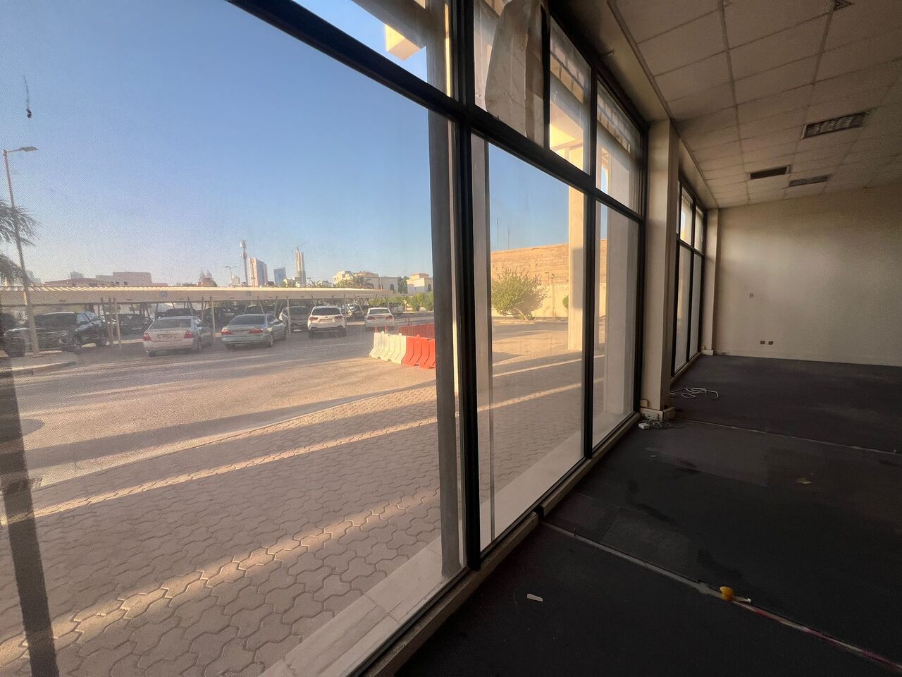 Salmaniya, Shops, BHD 3000,  350 Sq. Meter,  SHOWROOM FOR RENT IN SALMANIYA