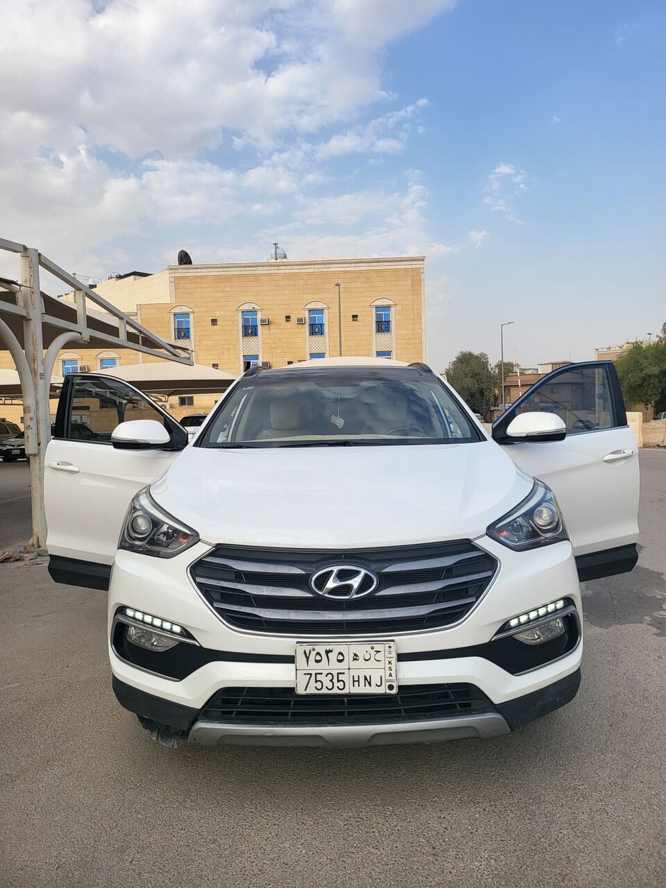 Riyadh, Vehicles, Cars & Trucks , SAR 40000,  Hyundai Santa Fe,  2016,  Automatic,  159000 KM,  Hyndai Santa Fe (santafe) , 4 Cylendar, 2.4L, 159k Km, 7 Seater, Without 4&times;4, Panorami