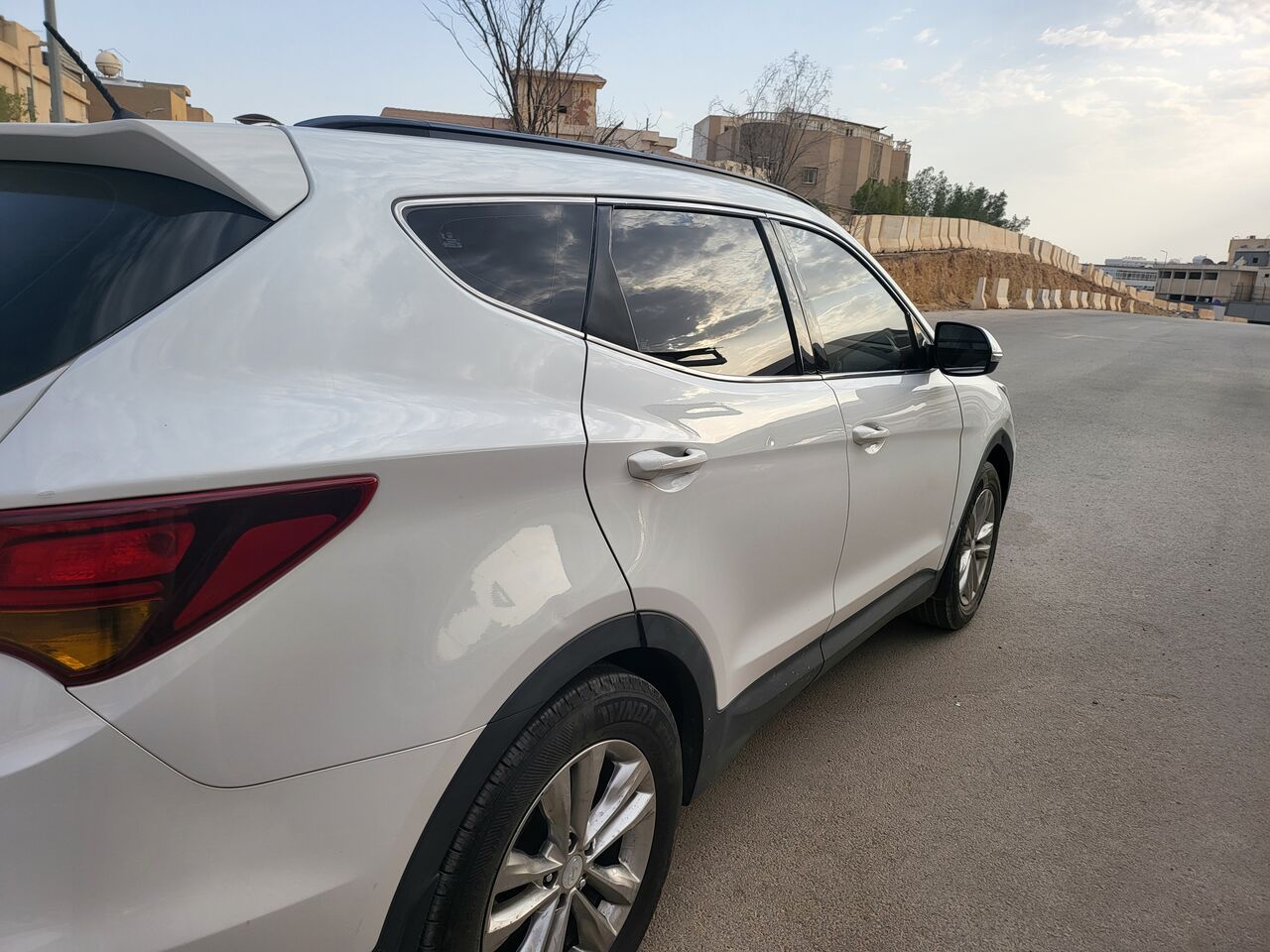 Riyadh, Vehicles, Cars & Trucks , SAR 40000,  Hyundai Santa Fe,  2016,  Automatic,  159000 KM,  Hyndai Santa Fe (santafe) , 4 Cylendar, 2.4L, 159k Km, 7 Seater, Without 4&times;4, Panorami