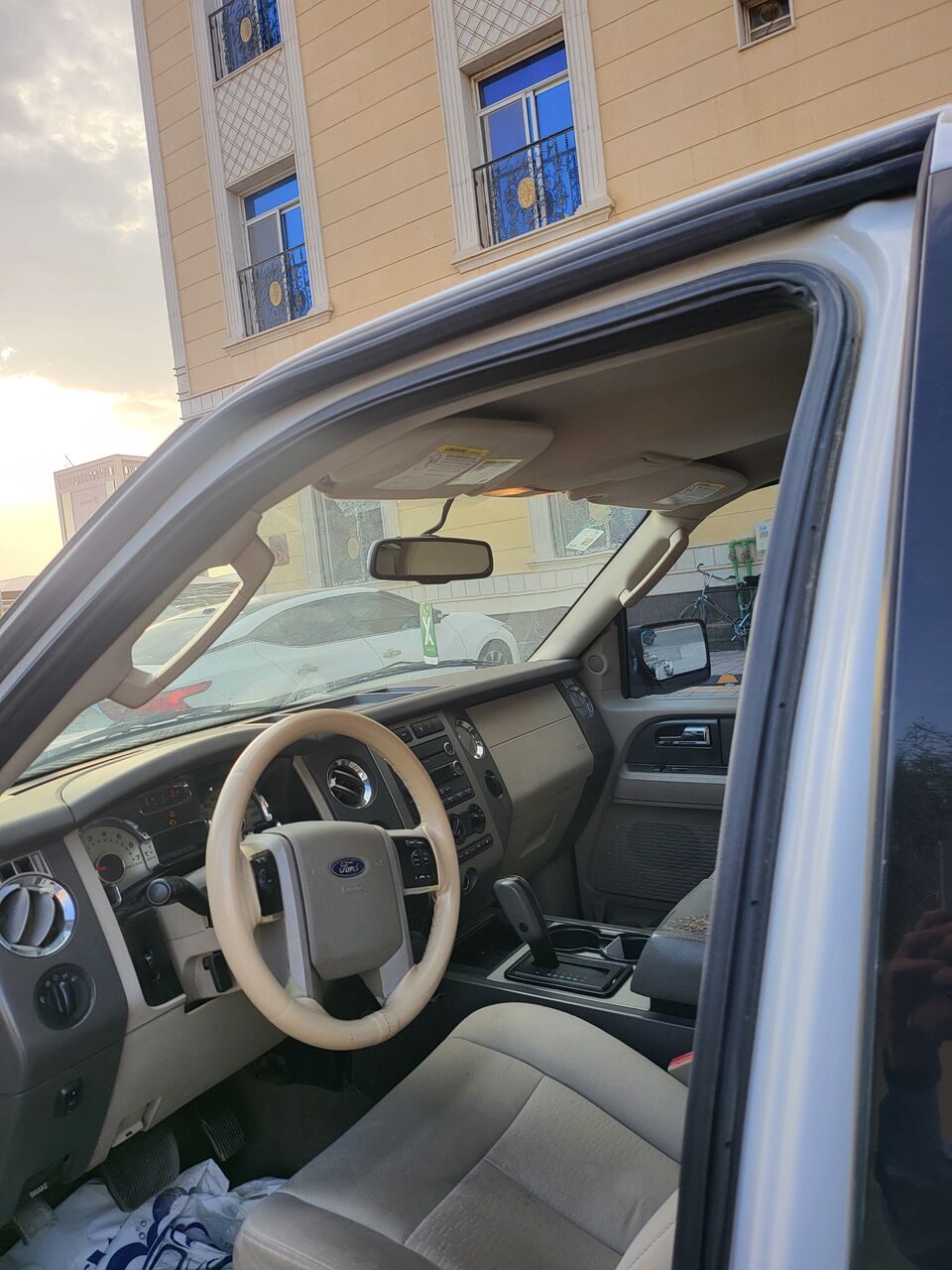 Riyadh, Vehicles, Cars & Trucks , SAR 19500,  Ford Expedition,  2011,  Automatic,  317500 KM,   , 8 Cylendar, 317.5k Km, 8 Seater, Without 4×4, 20 Inches Rims.