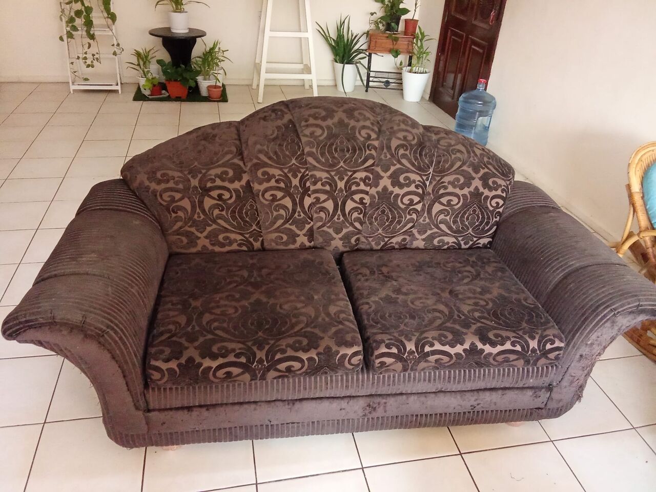 Mahooz, Furniture, BHD 25,  7 Seater Sofa Set For Urgent Sale
