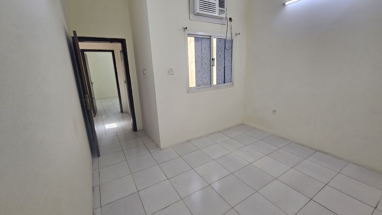 Manama, Apartments, Flats, Houses & Villas, BHD 220/month,  2 BR,  2 Bedroom Flat In Gudebiyah With Ewa