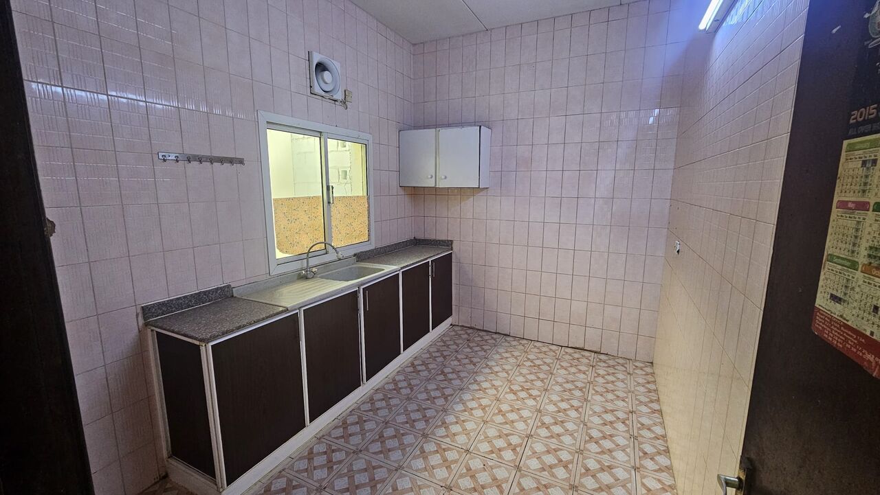 Manama, Apartments, Flats, Houses & Villas, BHD 220/month,  2 BR,  2 Bedroom Flat In Gudebiyah With Ewa