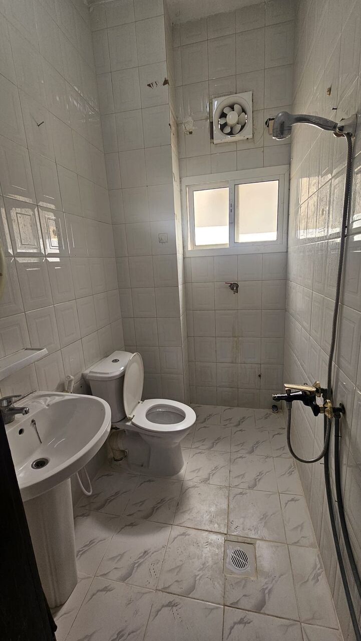 Manama, Apartments, Flats, Houses & Villas, BHD 220/month,  2 BR,  2 Bedroom Flat In Gudebiyah With Ewa