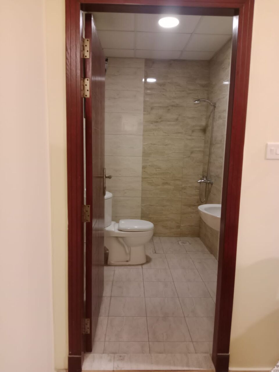 Adliya, Rooms for Rent, BHD 110/month,  Room Available At Adliya For 110 BD With Balcony And Lift Facility, No Sharing Kitchen