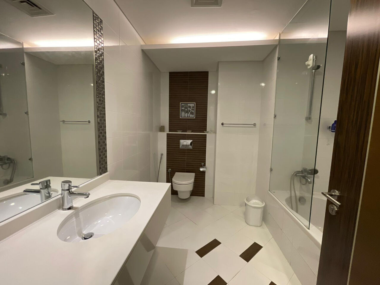 Juffair, Apartments, Flats, Houses & Villas, BHD 380/year,  1 BR,  Apartment For Rent In Fontana Towers Juffair, Bahrain