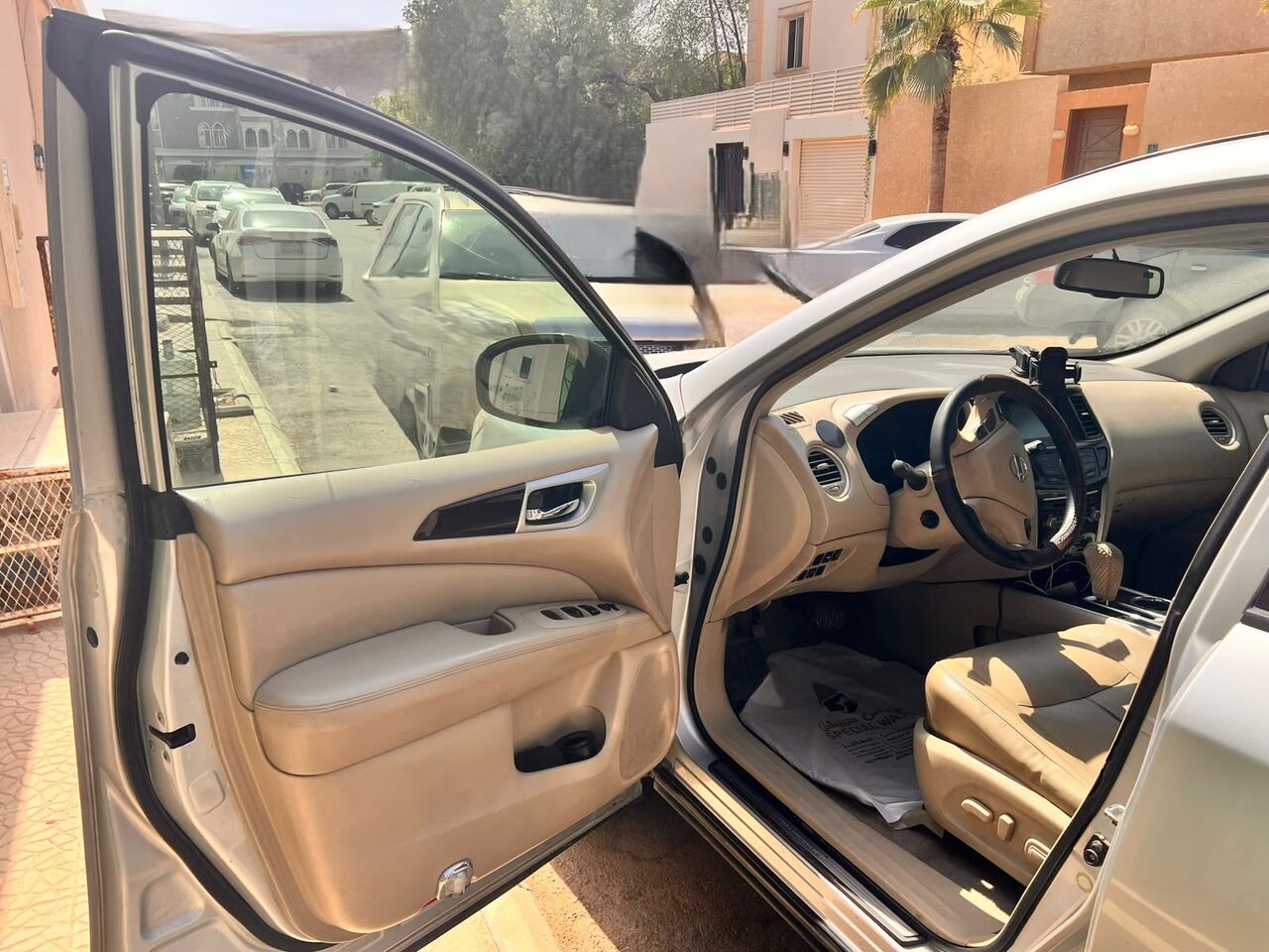 Riyadh, Vehicles, Cars & Trucks , SAR 20000,  Nissan Pathfinder,  2013,  Automatic,  198500 KM,  Full Option