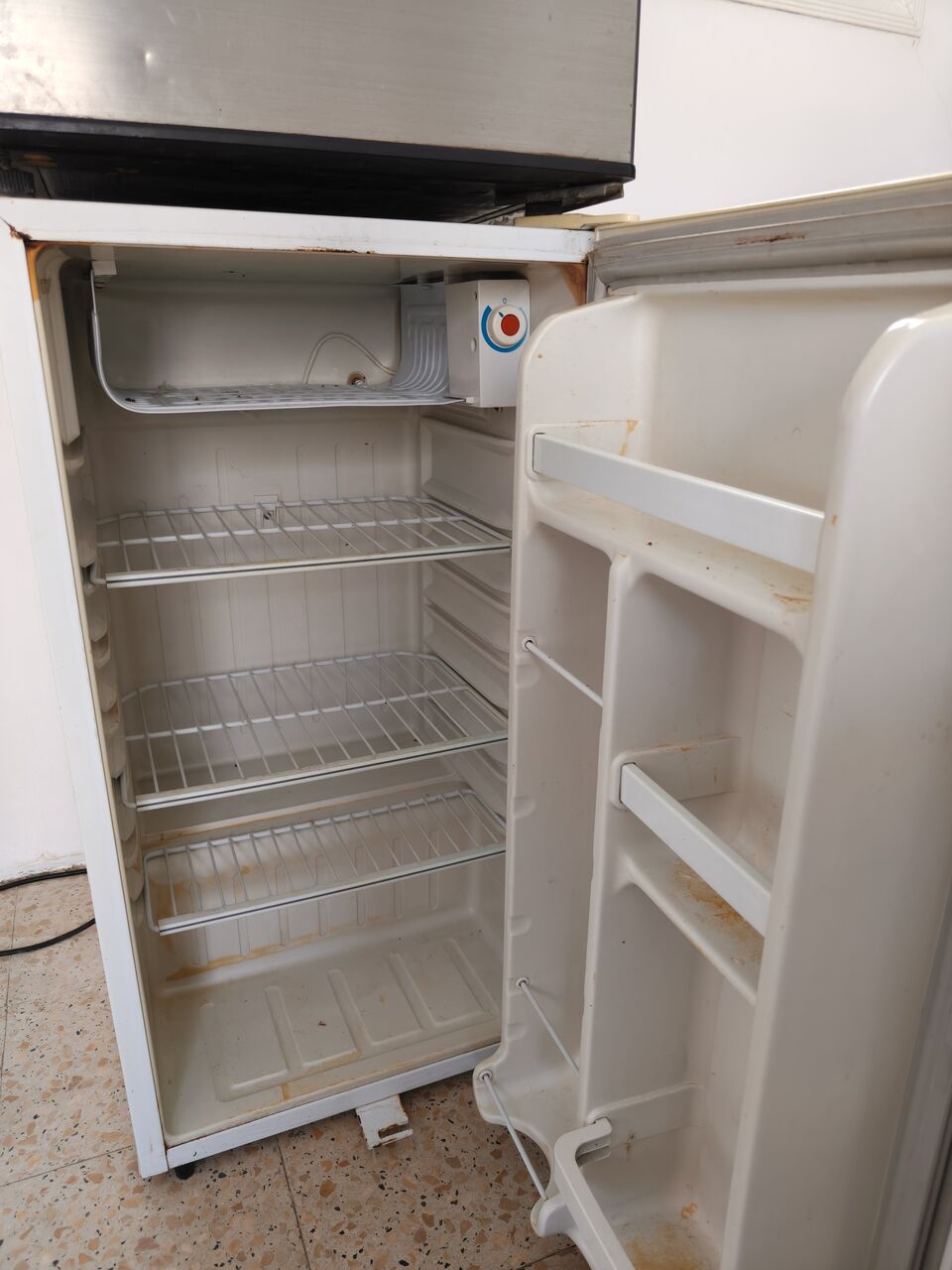 Madinah, Air Conditioners, SAR 250,  General Electric Small Refrigerator