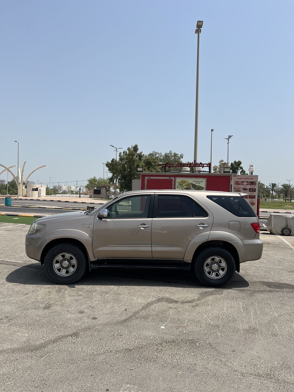 Thuqbah, Vehicles, Cars & Trucks , SAR 30000,  Toyota Fortuner 2.7L,  2007,  Automatic,  302030 KM,  Toyota Fortuner  &ndash; 2.7L SRS     4WD   SAR 32,000