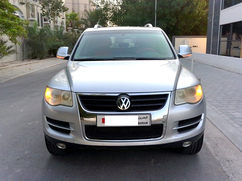 Zinj, Vehicles, Cars & Trucks , BHD 111,  Volkswagen Touareg,  2010,  Automatic,  170000 KM,  First Owner, Full Option, Agency Maintained - Mint Condition - URGENT SALE