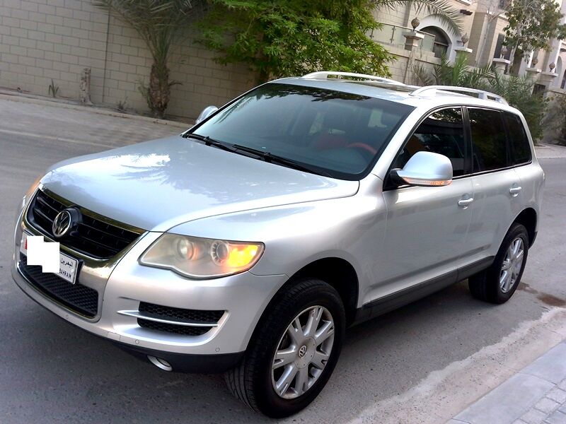 Zinj, Vehicles, Cars & Trucks , BHD 111,  Volkswagen Touareg,  2010,  Automatic,  170000 KM,  First Owner, Full Option, Agency Maintained - Mint Condition - URGENT SALE
