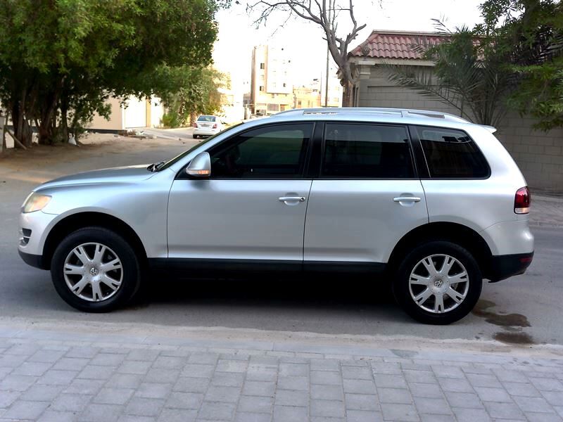 Zinj, Vehicles, Cars & Trucks , BHD 111,  Volkswagen Touareg,  2010,  Automatic,  170000 KM,  First Owner, Full Option, Agency Maintained - Mint Condition - URGENT SALE