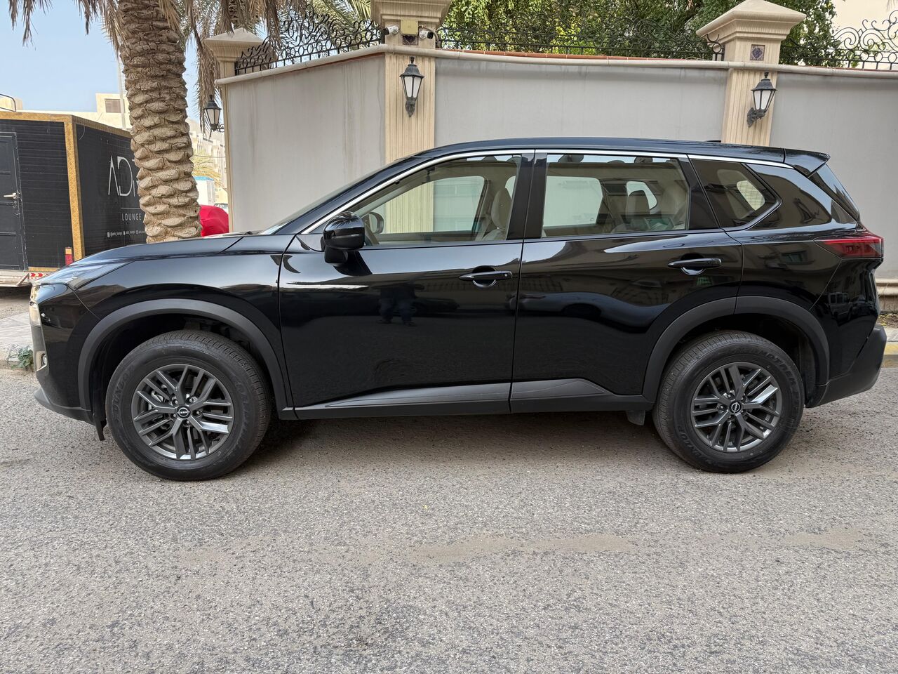 Khobar, Vehicle Lease Transfer, SAR 4000,  NISSAN X TRAIL 7 SEAT BLACK - STANDARD VARIANT 2x4