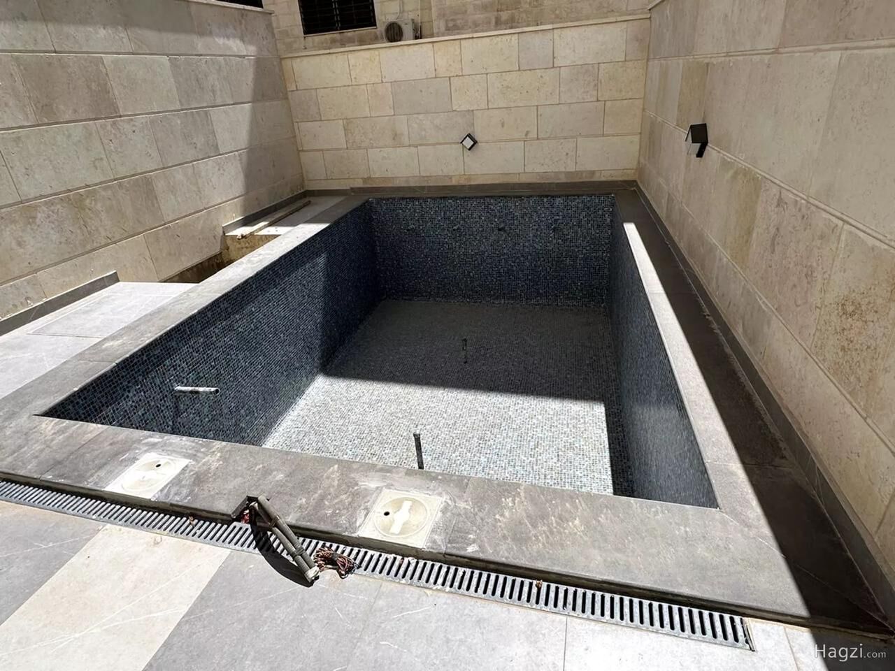 Abdoun, Apartments, Flats, Houses & Villas, JOD 24000/year,  3 BR,  200 Sq. Meter,  Ground Floor Apartment For Rent