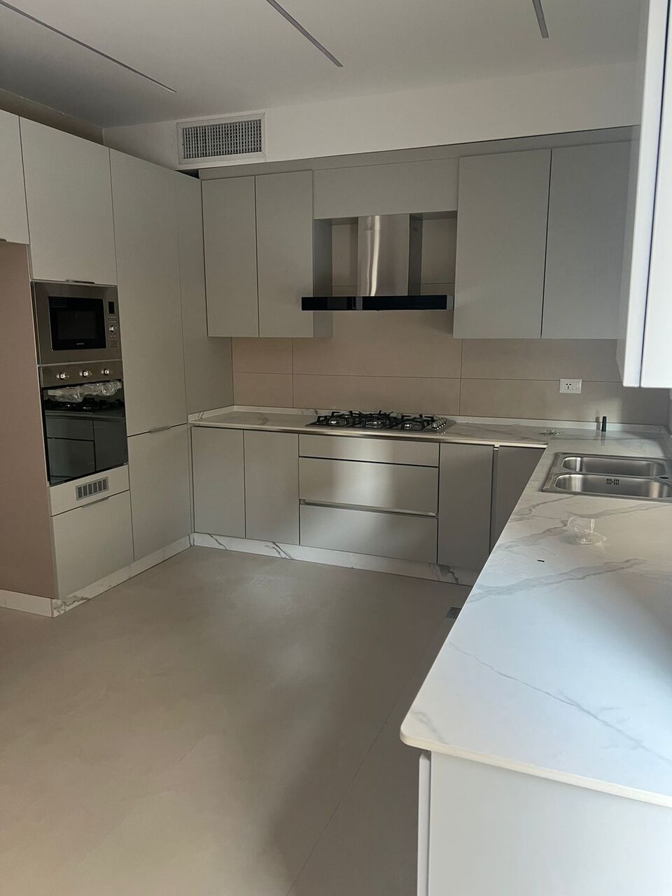 Abdoun, Apartments, Flats, Houses & Villas, JOD 24000/year,  3 BR,  200 Sq. Meter,  Ground Floor Apartment For Rent