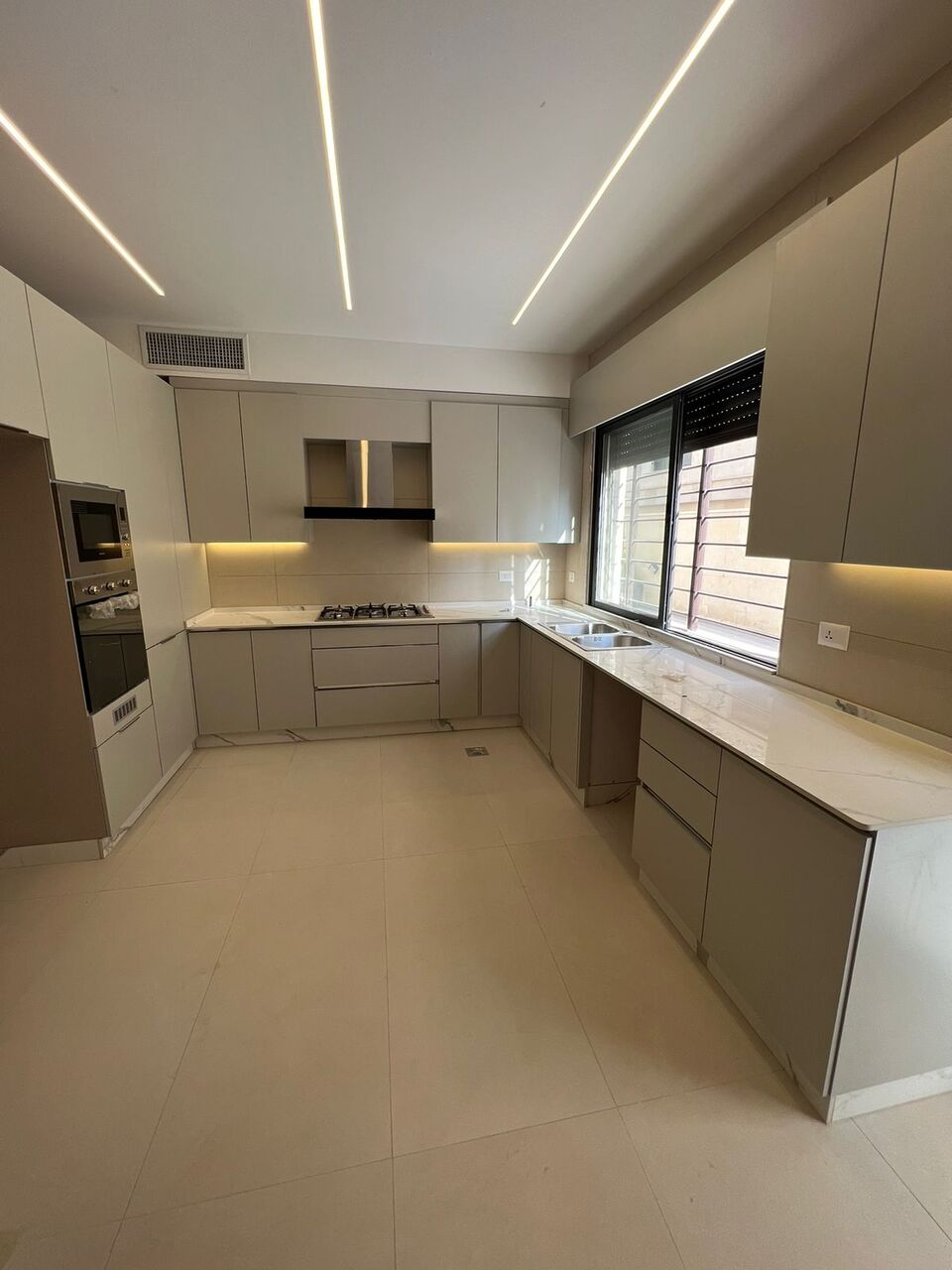 Abdoun, Apartments, Flats, Houses & Villas, JOD 24000/year,  3 BR,  200 Sq. Meter,  Ground Floor Apartment For Rent