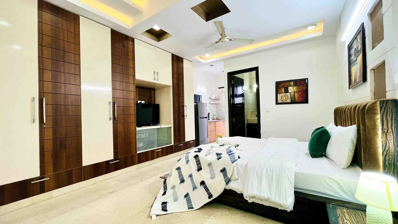 New Delhi, Housing Exchanges, INR 6148/day,  Studio,  450 Sq. Feet,  Classic Studio - M Block Greater Kailash
