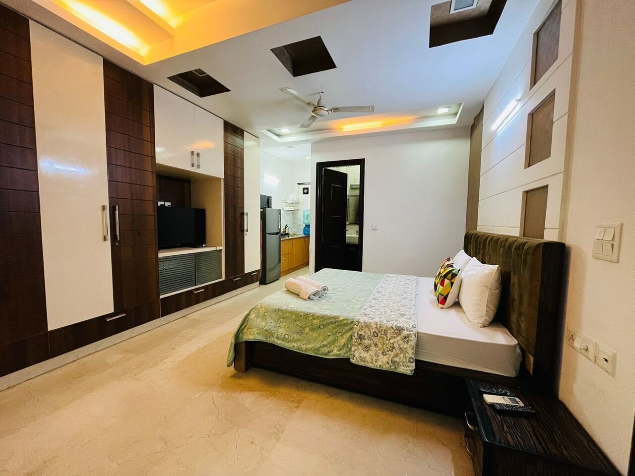 New Delhi, Housing Exchanges, INR 6148/day,  Studio,  450 Sq. Feet,  Classic Studio - M Block Greater Kailash