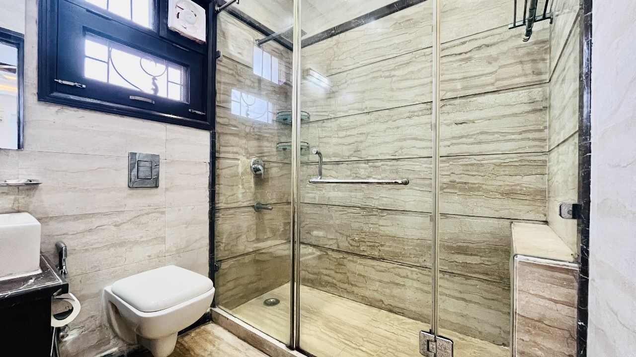 New Delhi, Housing Exchanges, INR 6148/day,  Studio,  450 Sq. Feet,  Classic Studio - M Block Greater Kailash