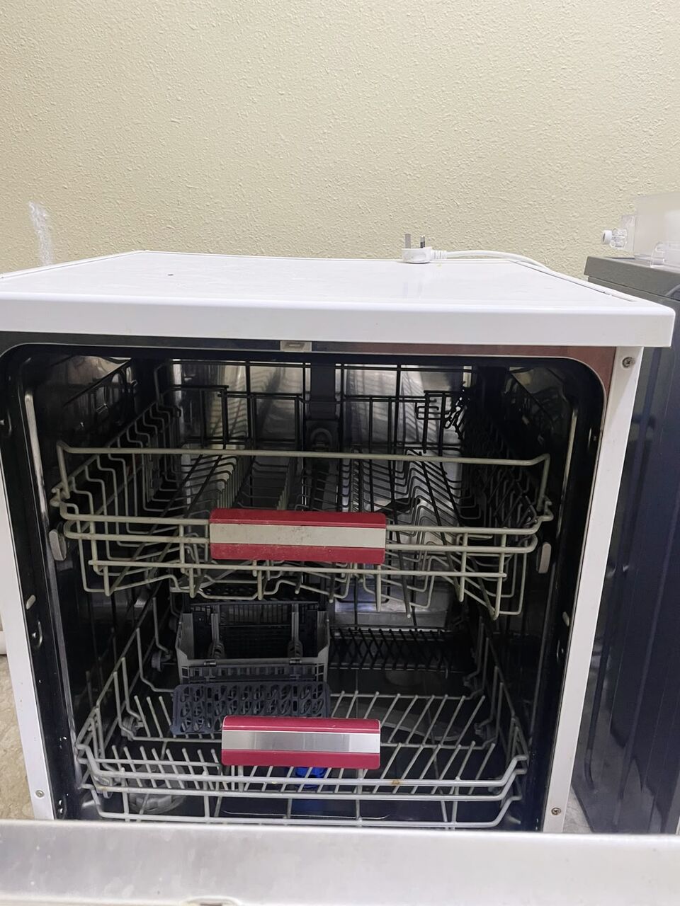 Al Wizarat, Appliances, SAR 1500,  Rarely Used Dish Washer, Washing Machine, Stove With Cylinder And A Geyser For Sale