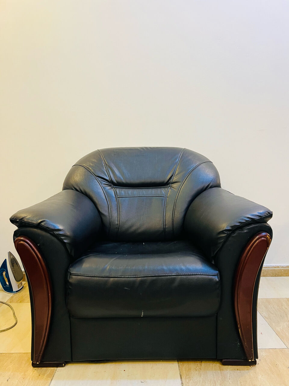 Al Safa, Furniture, SAR 1800,  7 Seat Leather Sofa Set With Coffee Table & 4 Seat Dining Table With Chair