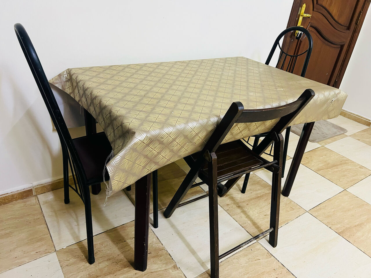 Al Safa, Furniture, SAR 1800,  7 Seat Leather Sofa Set With Coffee Table & 4 Seat Dining Table With Chair