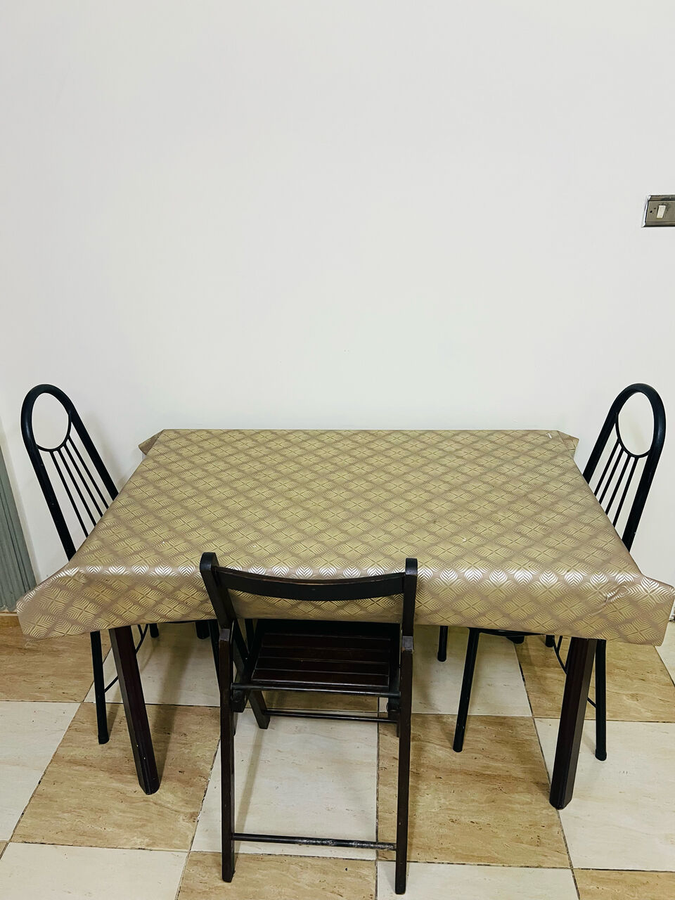 Al Safa, Furniture, SAR 1800,  7 Seat Leather Sofa Set With Coffee Table & 4 Seat Dining Table With Chair