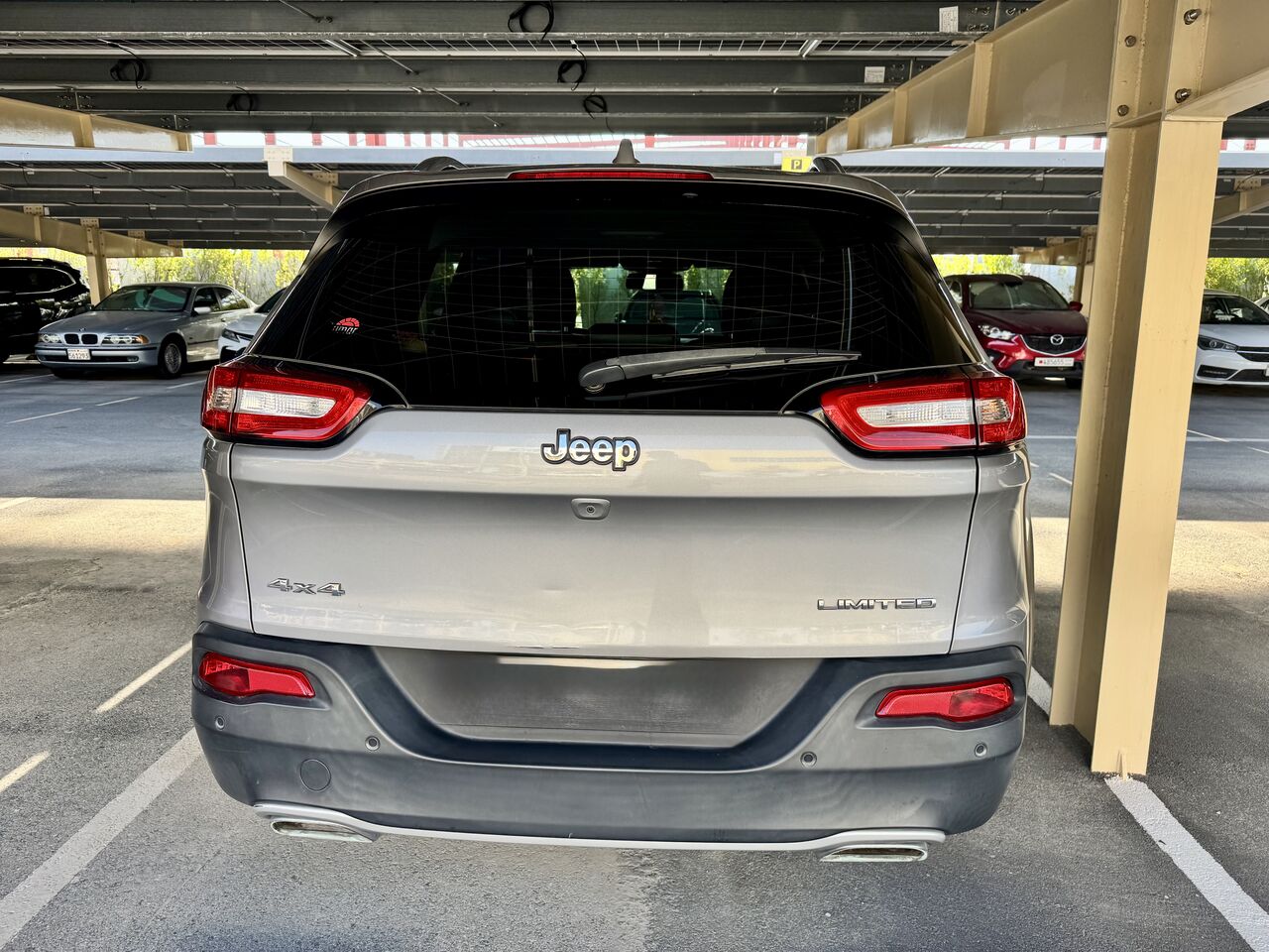 Zinj, Vehicles, Cars & Trucks , BHD 4600,  Jeep Cherokee Limited,  2017,  Automatic,  100000 KM,  Jeep Cherokee GCC Specs, 3.2L V6 Limited, Fully Loaded, 100,000 Km, Dealer Maintained