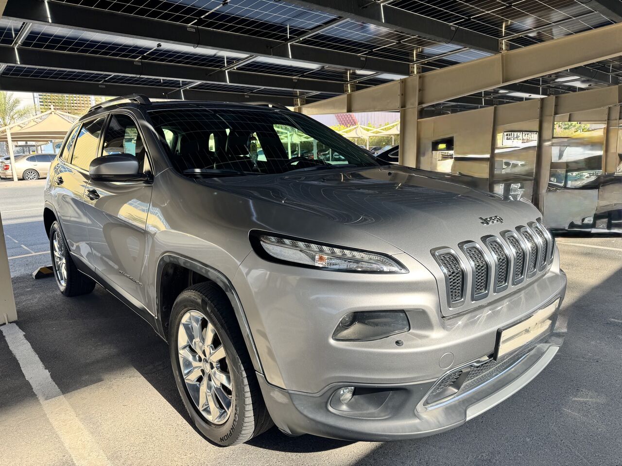 Zinj, Vehicles, Cars & Trucks , BHD 4600,  Jeep Cherokee Limited,  2017,  Automatic,  100000 KM,  Jeep Cherokee GCC Specs, 3.2L V6 Limited, Fully Loaded, 100,000 Km, Dealer Maintained