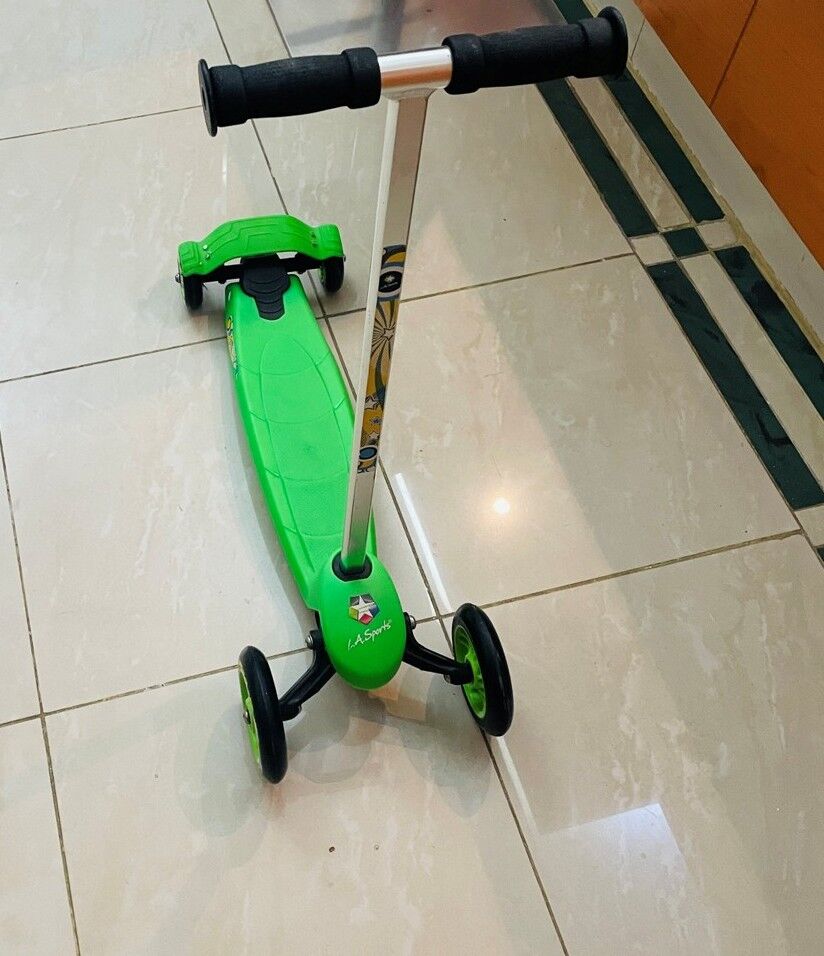 Juffair, Baby & Kid Stuff, BHD 7,  Kids 3-Wheel Scooter - Excellent Condition - BHD 7
