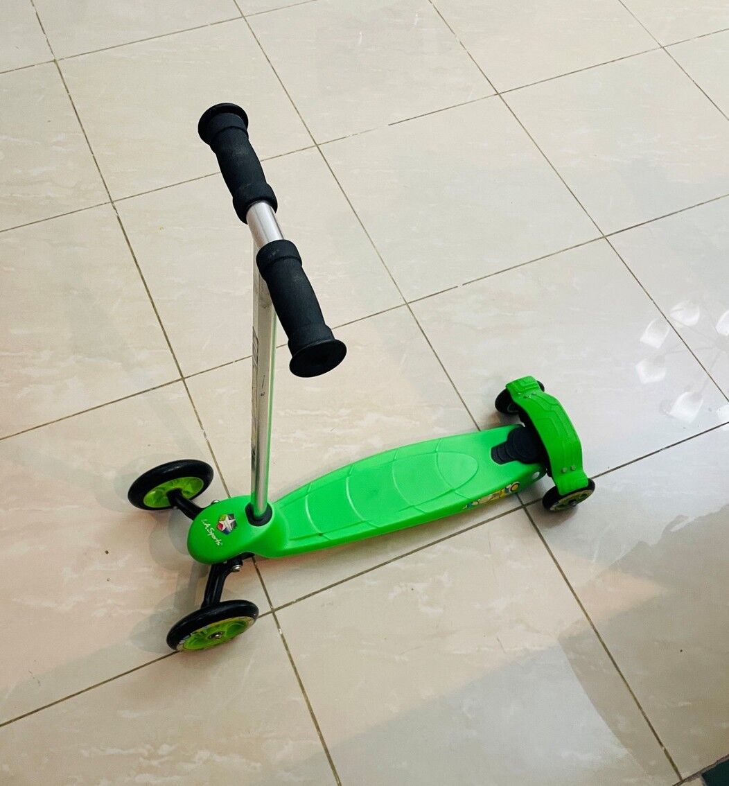 Juffair, Baby & Kid Stuff, BHD 7,  Kids 3-Wheel Scooter - Excellent Condition - BHD 7