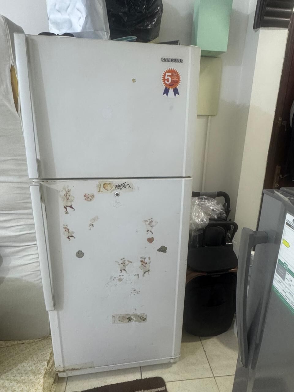Dammam, Household Items, SAR 375,  SAMSUNG Large Fridge - Down No Cooling Freezer Excellent -375