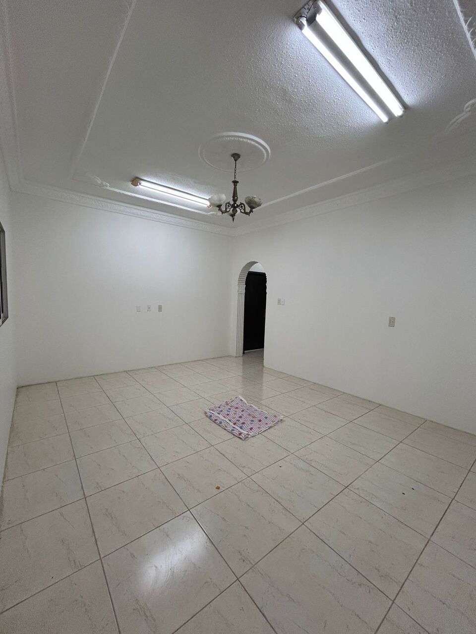 Jubail, Rooms for Rent, SAR 1100/month,  I Want To Sublet A Big Size Majlis Room Unfurnished Suitable For Bachelor / Small Family