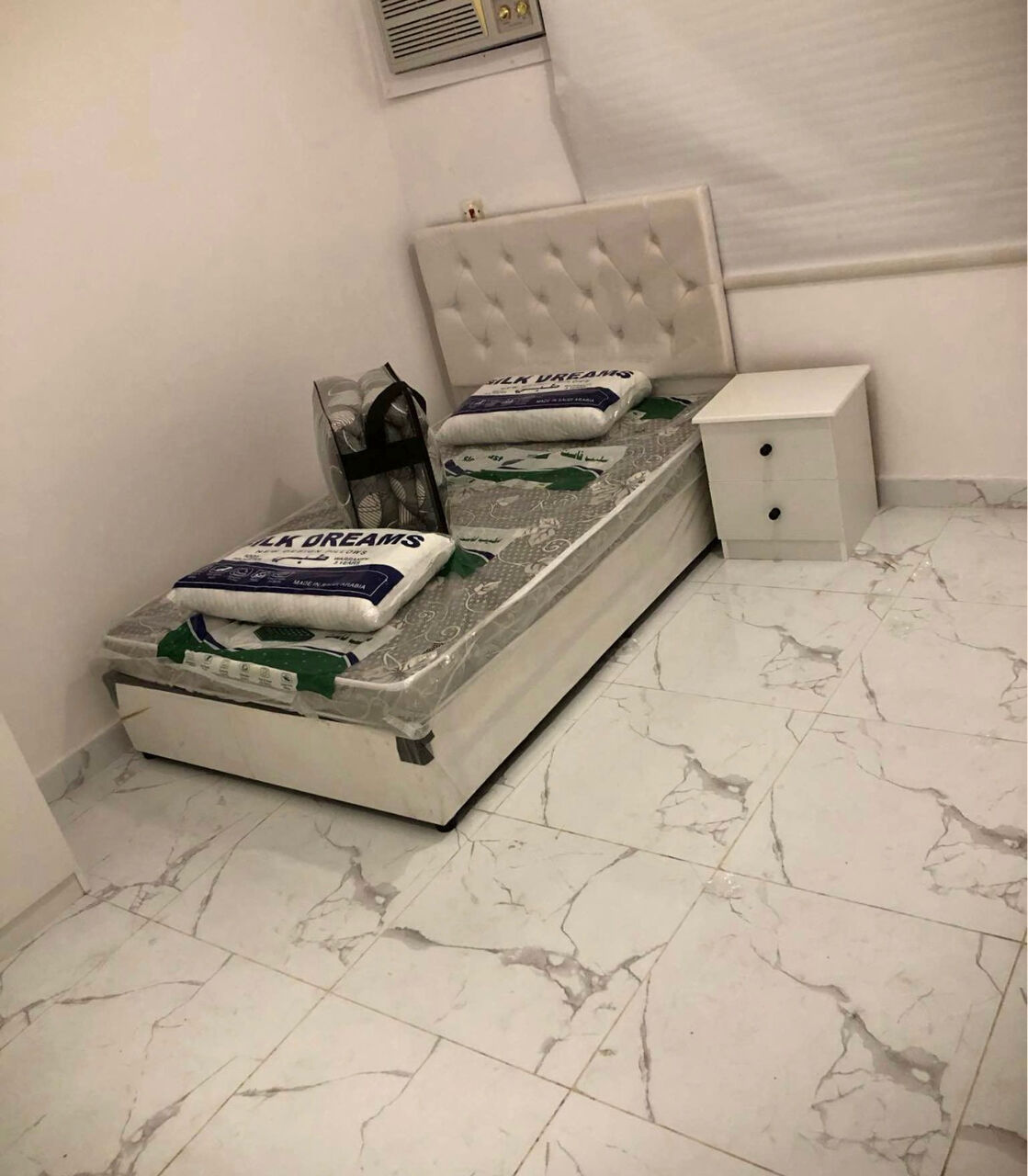 Jeddah, Furniture, SAR 5,  New Premium Quality Medium Size Bed 3 Door Wardrobe And Dressing Table Available