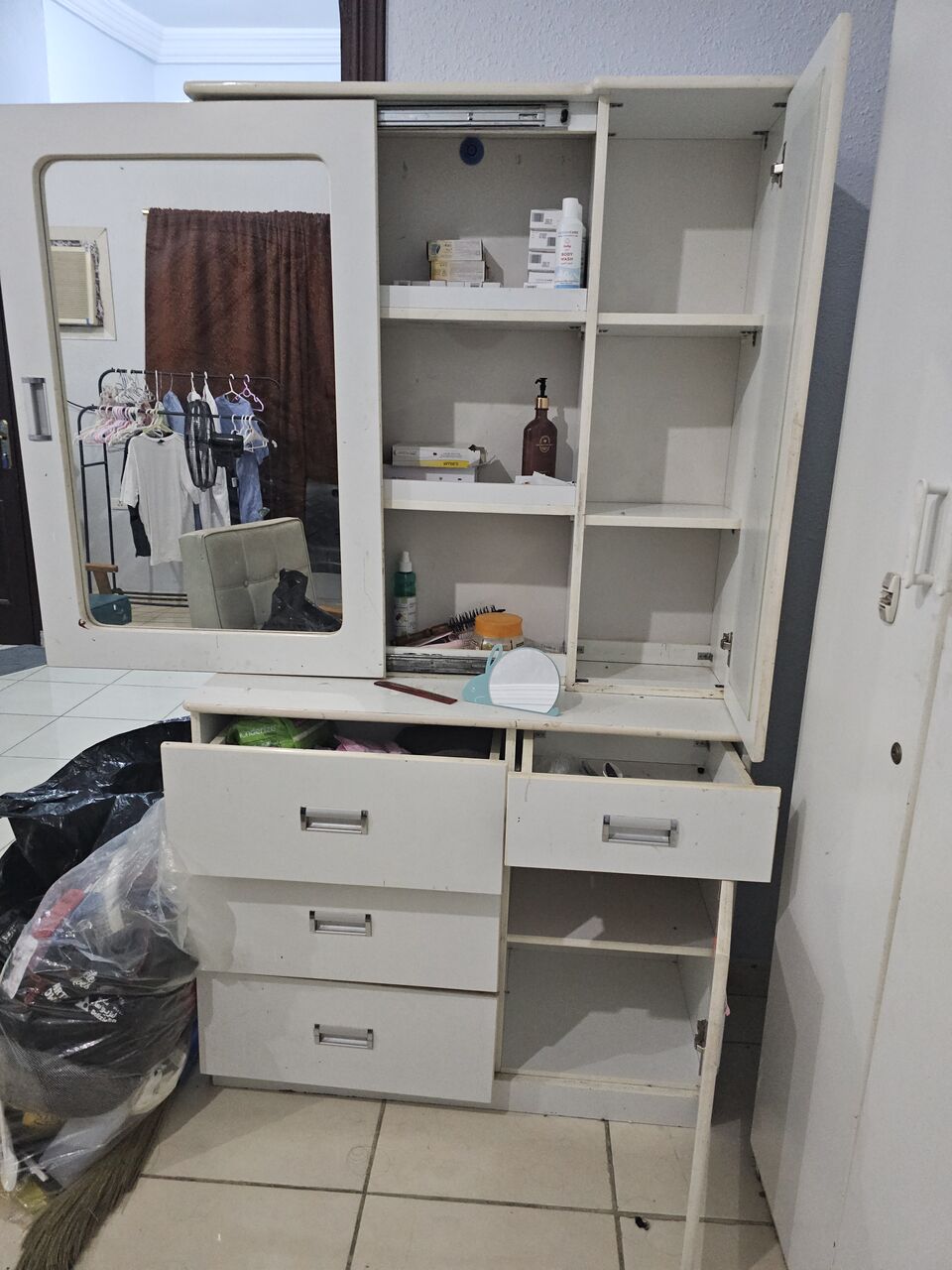 Jeddah, Furniture, SAR 200,  Dressing Table For Sale