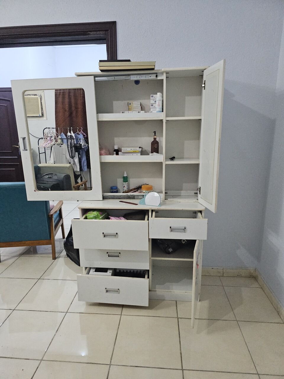 Jeddah, Furniture, SAR 200,  Dressing Table For Sale